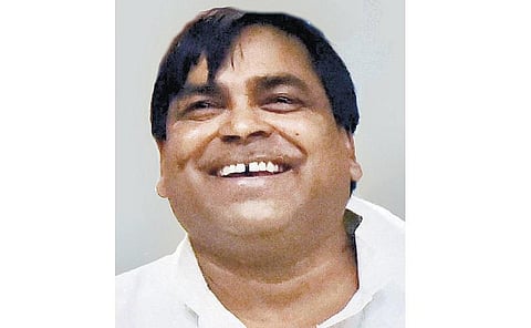 பாலியல் புகாரில் சிக்கியுள்ள﻿ பிரஜாபதி இன்னும் ஏன் அமைச்சரவையில் நீடிக்கிறார்?﻿ - உ.பி. முதல்வருக்கு ஆளுநர் கேள்வி﻿