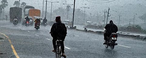 குமரி அருகே நிலவும் காற்றழுத்தம்: தமிழகத்தில் பரவலாக மழை பெய்ய வாய்ப்பு