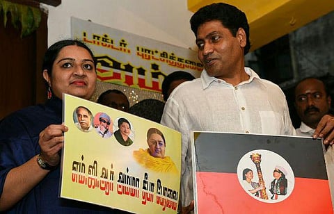 தீபா பேரவை அதிருப்தியாளர்களை சமாதானப்படுத்த சென்னைக்கு அழைப்பு﻿: ஓபிஎஸ் அணியில் சேருவதைத் தடுக்க தீபா கணவர் முயற்சி﻿