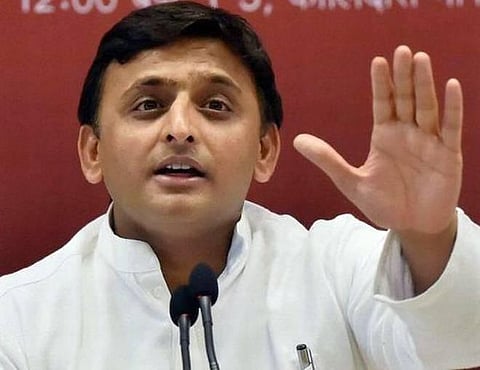 அரசியலாக்கும் பிரதமர் மோடி﻿: அகிலேஷ் புகார்﻿