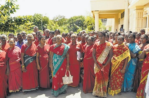 டிராபிக் ராமசாமி மீது பெண் பக்தர்கள் புகார்﻿