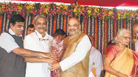 கோவா மாநிலத்தில் 4-வது முறையாக முதல்வர் ஆனார் மனோகர் பாரிக்கர்: 9 பேர் அமைச்சர்களாக பதவியேற்பு