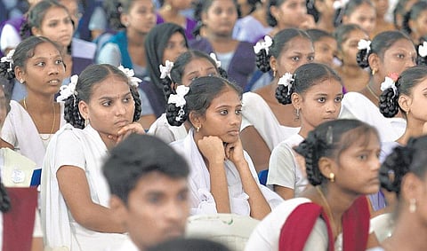 150 நடுநிலைப்பள்ளிகள் தரம் உயர்த்தப்படும்: அமைச்சர்