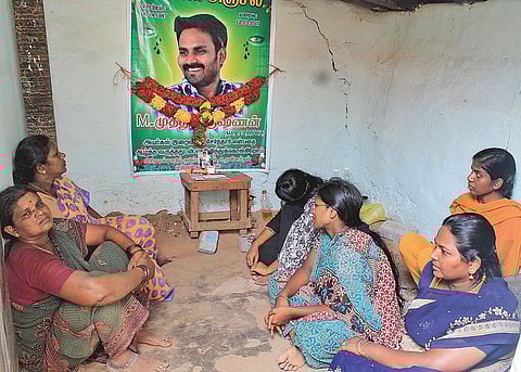 டெல்லி ஜவஹர்லால் நேரு பல்கலைக்கழக மாணவர்﻿: முத்துகிருஷ்ணனுக்கு அஞ்சலி செலுத்த﻿ சேலத்தில் காத்திருக்கும் உறவினர்கள்﻿