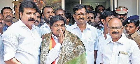 தேமுதிக வேட்பாளர் உட்பட 5 பேர் மனு தாக்கல்﻿