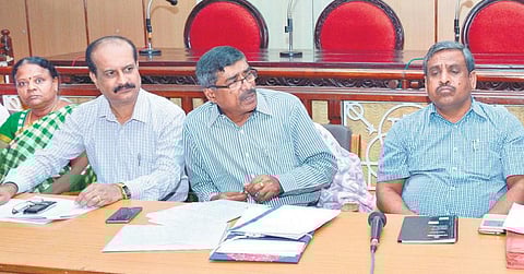 தூத்துக்குடியை மிரட்டும் டெங்கு காய்ச்சல்﻿: சென்னையில் இருந்து சிறப்பு குழுக்கள் வருகை﻿ - 4 வார்டுகளில் ஒருங்கிணைந்த கூட்டு தடுப்பு பணி﻿