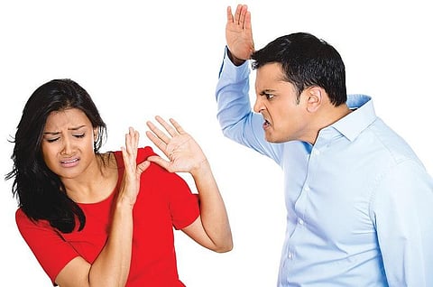 விவாதம்: குடும்பப் பிரச்சினைகளை வெளியே சொல்வது குற்றமா?