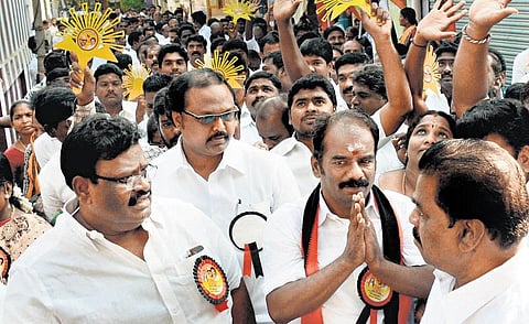 தொகுதியில் வாக்காளர்களை கவர﻿ திமுக திண்ணை பிரச்சாரம்﻿