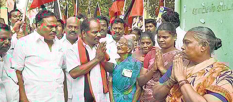 உங்களின் கஷ்டங்களை நானும் அனுபவிக்கிறேன்: திமுக வேட்பாளர் மருதுகணேஷ் வீடு, வீடாக பிரச்சாரம்