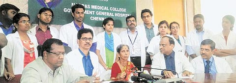 4 ஆண்டுகளாக சரியாக சாப்பிட முடியாமல் அவதிப்பட்ட பெண்ணின் உணவுக் குழாயில் இருந்த நீளமான கட்டி அகற்றம்: சென்னை அரசு பொது மருத்துவமனை சாதனை