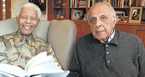 மண்டேலாவுடன் சிறைவாசம் அனுபவித்த﻿ இந்திய தலைவர் கத்ராடா உயிரிழந்தார்﻿