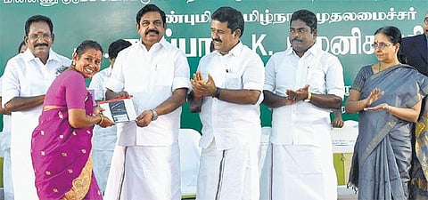 பழைய குடும்ப அட்டைக்கு பதிலாக வழங்கப்படும்﻿  ஸ்மார்ட் கார்டு திட்டம் தொடங்கியது: ரேஷன் திட்டம் தொடர்ந்து செயல்படுத்தப்படும் என முதல்வர் உறுதி﻿