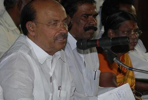 ஆர்.கே.நகர் தொகுதி இடைத்தேர்தலை ஒத்தி வைக்க வேண்டும்: ராமதாஸ் வலியுறுத்தல்