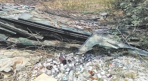 மருத்துவக் கழிவுகளை கொட்டி மாசுபடுத்தப்படும் தாமல் ஏரி﻿