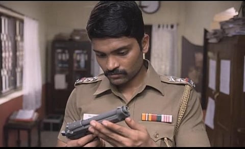 முதல் பார்வை: 8 தோட்டாக்கள் - இலக்கை எட்டிய சினிமா!