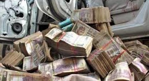 கறுப்புப் பணத்தை வெள்ளையாக்கும் முயற்சியில் உ.பி. எஸ்பிஐ வங்கிக் கிளையில் 2000-த்துக்கும் மேற்பட்ட புதிய கணக்குகள்: சிபிஐ விசாரணையில் கண்டுபிடிப்பு