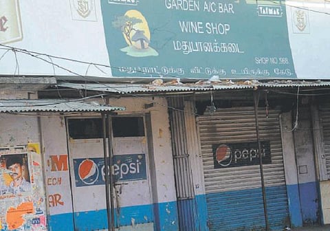 மதுபான கடைக்கு எதிர்ப்பு தெரிவித்தால் 100 நாள் வேலை தர மறுப்பதாக புகார்﻿: ஆளுங்கட்சியினர் மிரட்டுவதாக குற்றச்சாட்டு﻿