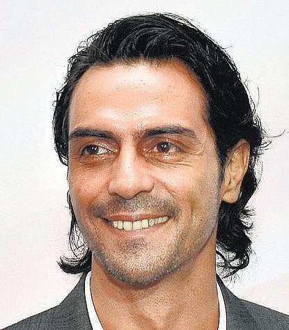 நடிகர் அர்ஜுன் ராம்பால் இளைஞரைத் தாக்கியதாக﻿ புகார்﻿