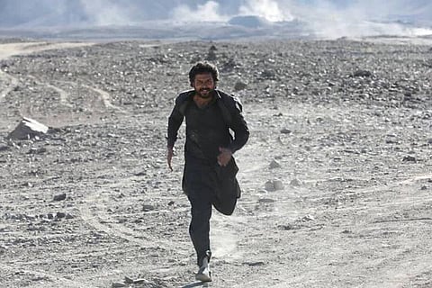 சமூகவலைத்தளத்தில் எழுப்பப்பட்ட சர்ச்சை: காற்று வெளியிடை படக்குழு விளக்கம்