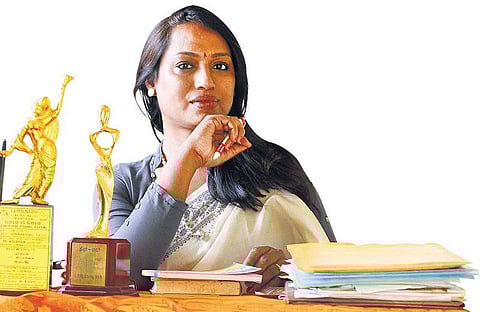 ஒரு பிரபலம் ஒரு பார்வை - எங்கள் கனவும் மெய்ப்பட வேண்டும்