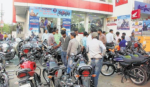 பள்ளி கோடை விடுமுறை ஆரம்பம்﻿: சிறுவர்கள் பைக் ஓட்டினால் பெற்றோர் மீது நடவடிக்கை﻿ - போக்குவரத்து கூடுதல் காவல் ஆணையர் எச்சரிக்கை﻿