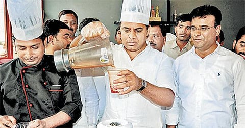 கட்சி நிதிக்காக ஐஸ்கிரீம், தேநீர் விற்ற அமைச்சர்﻿﻿