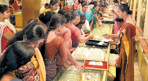 அட்சய திரிதியைக்காக பல நிறங்களில் நகைகள் விற்பனை﻿﻿