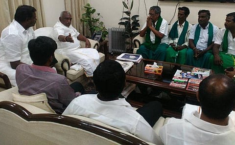 தமிழக விவசாயிகள் போராட்டம் 2 நாட்களுக்கு ஒத்திவைப்பு﻿