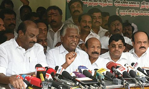 எங்களுக்கு முதல்வர் பதவி வேண்டாம்; டிடிவி தினகரன் வெளியேற்றம் நாடகம்: ஓபிஎஸ் ஆதரவாளர் கே.பி.முனுசாமி