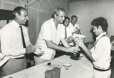 சச்சின் டெண்டுல்கருக்கு வயது 44; உலகெங்கிலுமிருந்து குவியும் வாழ்த்துகள்