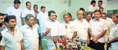 மக்களவை துணைத் தலைவர் தம்பிதுரை கரூர் தொகுதிக்கு 8 ஆண்டுகளாக எதுவுமே செய்யவில்லை﻿: செந்தில்பாலாஜி எம்எல்ஏ பகிரங்க குற்றச்சாட்டு﻿﻿