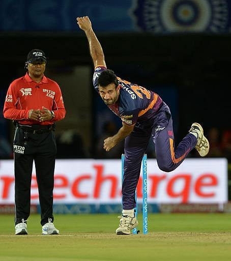 ஏலத்தில் எடுக்கப்படாத இர்பான் பத்தானை தேடிச்சென்று ஒப்பந்தம் செய்த குஜராத் லயன்ஸ்