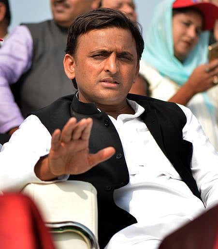 காவிச்சட்டை நிருபர் கேட்ட கேள்வியால் கோபமடைந்த அகிலேஷ் யாதவ்