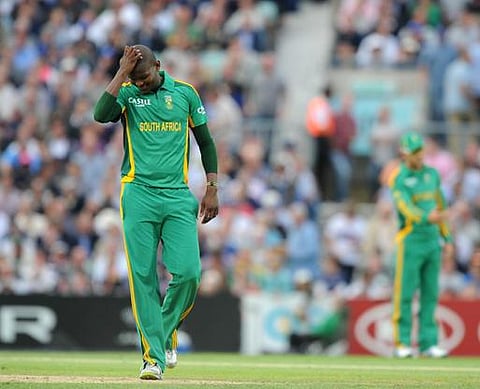 தெ.ஆப்பிரிக்க வேகப்பந்து வீச்சாளர் சொட்சோபி மீது சூதாட்டப் புகார்: விளையாடத் தற்காலிகத் தடை