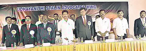 அரசியலில் குதிக்கிறார் உதயநிதி ஸ்டாலின்?﻿- அச்சாரமாக வழக்கறிஞர் அணி; அடுத்து மருத்துவர் அணி