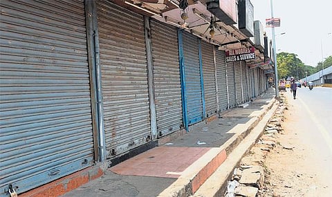 விவசாயிகளுக்கு ஆதரவாக﻿ கோயம்பேடு சந்தையில் கடைகள் அடைப்பு﻿: கோடிக்கணக்கில் வருவாய் இழப்பு