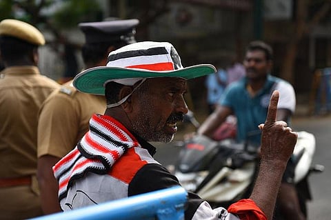 திம்மராயப்பாவை அறிவார்களா அதிமுகவின் இரு அணியினர்?