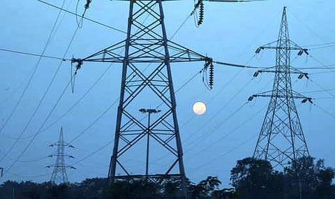 மின்வெட்டை சமாளிக்க மின் அலுவலகங்களில் சூரியசக்தி மின் நிலையம் அமைக்க முடிவு﻿