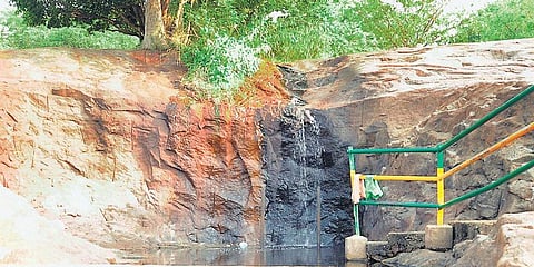 தேனி மாவட்டத்தில் பாதுகாப்பற்ற சுற்றுலாத் தலமான கும்பக்கரை﻿: ஆண்டுக்கு ஐந்து பேர் பலியாகும் பரிதாபம்﻿