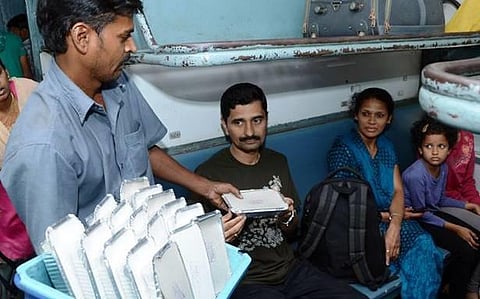 ரயில்வே வாங்கும் 100 கிராம் தயிரின் விலை ரூ.972; எண்ணெய் 1 லி. ரூ.1241: ஆர்டிஐ மூலம் அம்பலம்