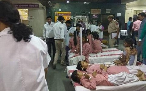 டெல்லியில் 450 மாணவிகள் மயக்கம்﻿: சீனாவில் இருந்து வந்த கன்டெய்னரில் ரசாயன வாயு கசிவு