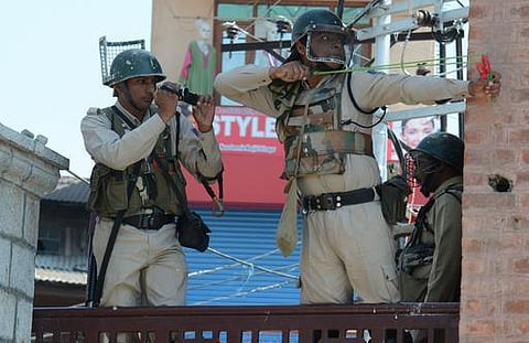 மிகை உணர்ச்சிகளைக் கட்டுப்படுத்த சிஆர்பிஎஃப் ஜவான்களுக்கு யோகா பயிற்சி