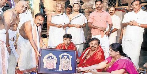 திருப்பதியில் தமிழக முதல்வர் எடப்பாடி பழனிசாமி தரிசனம்