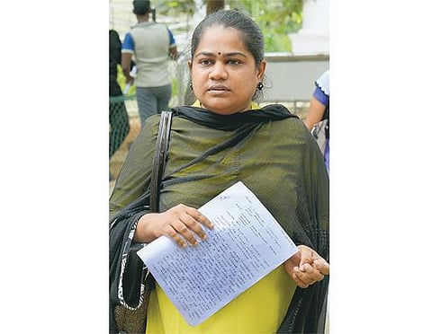 ரூ.30 லட்சம் கேட்டு மிரட்டியதாக﻿﻿ அமைச்சர் சரோஜா மீது பெண் அதிகாரி புகார்﻿