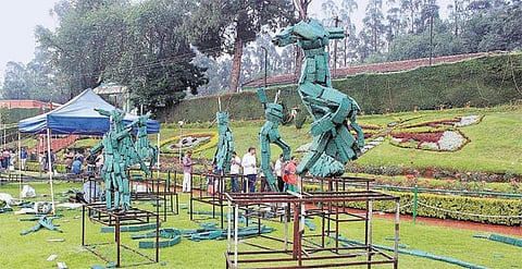 ரோஜா மலர்களில் ‘பரதநாட்டிய கலைஞர்கள்’உருவம்﻿: இன்று தொடங்கும் கண்காட்சியில் இடம்பெறுகிறது﻿