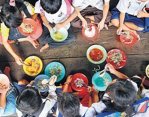 தொட்டனைத்து ஊறும் அமிழ்தம் 33: உயிர் வாழ உணவு மட்டும் போதுமா?﻿