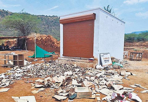 கோவையில் மதுக்கடையை இரவில் சூறையாடிய மக்கள்﻿