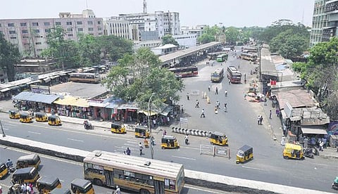 சென்னையிலும் குறைவான பேருந்துகள் இயக்கம்: மக்கள் கடும் பாதிப்பு﻿﻿