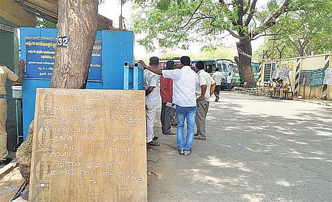 அரசுப் பேருந்துகளை இயக்க மணல் லாரி ஓட்டுநர்களுக்கு நிர்பந்தம்﻿: தவறான நடவடிக்கை என குற்றச்சாட்டு﻿﻿