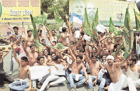 பிஹாரில் ஆர்ஜேடி - பாஜக தொண்டர்கள் மோதல்﻿ - லாலு வீட்டில் வருமான வரித்துறை சோதனை எதிரொலி